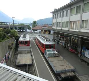 Mit der Bahn werden auch Güter nach oben befördert