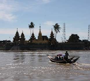 Pagode mitten im Fluss