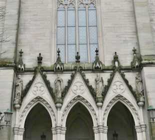 Brunnen vor der evangelischen Stadtkirche