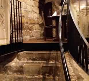 Treppe zu weiteren Räumen