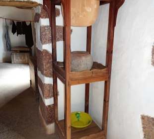 In den Räumen einer armen Landfrau