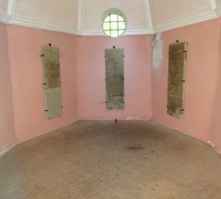 Die Totenkapelle im Landschaftsgarten Bettenburg