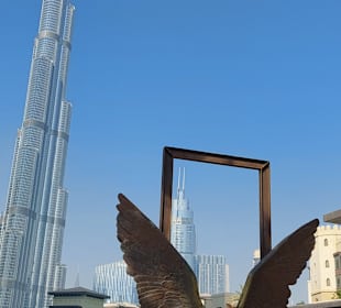 Wings of Mexico mit Blick auf Burj Khalifa