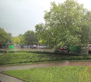 Vorplatz Osttribühne