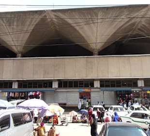 Im Kariakoo Market unterwegs