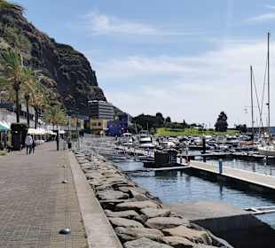 Yachthafen Calheta