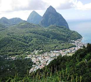 Die Pitons und Soufriere
