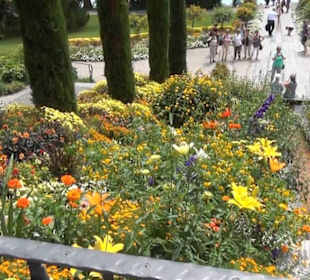 Italienische Blumen-Wassertreppe