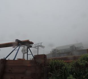 Seilbahn im Nebel