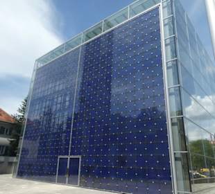 Besuch der neuen, modernen Herz-Jesu-Kirche