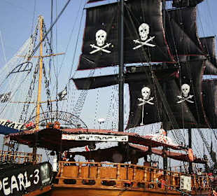 Die Black Pearl am Hafen