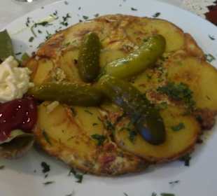 Friko - überbackene Kartoffeln Ei, Käse und Gurken