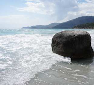 Schöner einsamer Strand