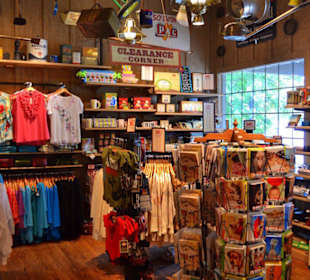 Cracker Barrel Old Country Store & Restaurant