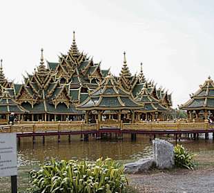 Großer Tempel auf dem Wasser