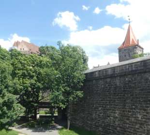 Spaziergang entlang der Nürnberger Stadtbefestigun