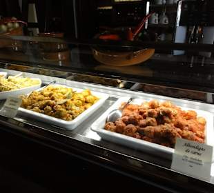 Tapasauswahl im Tresen