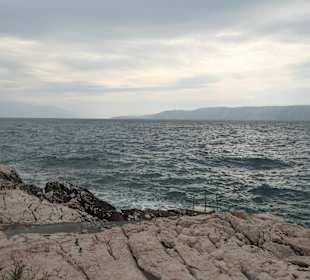 Felsstrand bei Novi Vinodolski