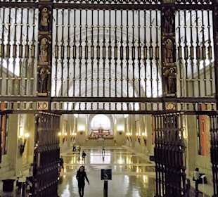 Wejście główne do bazyliki