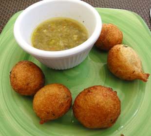 Accras de morue mit Vinaigrette