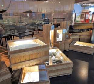 In der Abteilung "Souvenirs von fremden Küsten"