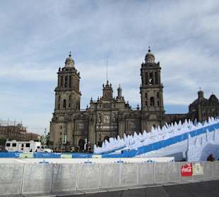 Schneepiste vor der Kathedrale