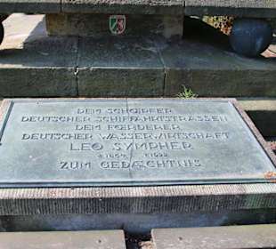 Sympher Denknmal an der Promenade