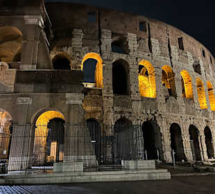 Colosseum bei Nacht