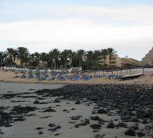 Strand und Liegen beider Hotels