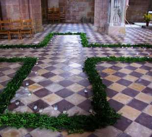 Zu Ostern Boden geschmückt