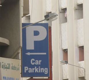 Parkhaus einige Meter vom Gold Souk