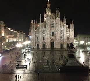 Вид из окна на Дуомской площади!