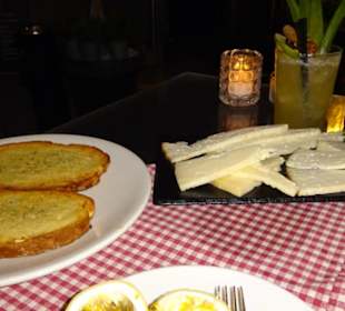 Käseplatte und Knobibrot