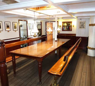 Esstisch für die Offiziere