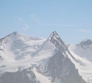 Dufourspitze (4633 m) vom Breithorn aus gesehen