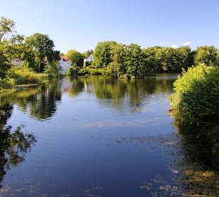 Wassergräben um das Schloss