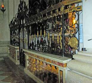 Reichlich alles verziert Katholisch halt