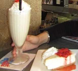Cheesecake mit Milchshake