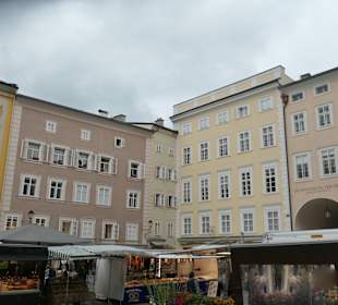 Am Universitätsplatz von Salzburg