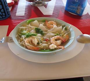 Nudelsuppe mit Shrimps