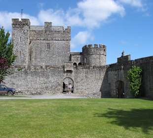 Burghof von Cahir Castle