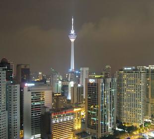 Ausblick auf Menara Tower bei Nacht!