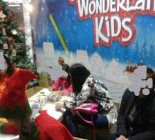 Wonderlands Kids weden geschminkt.