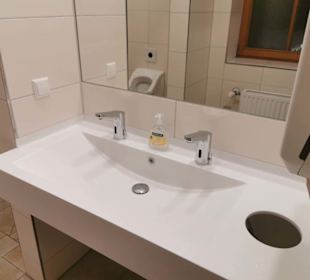 Saubere Herrentoilette