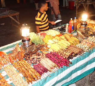 TÄGLICH LECKER Nachtmarkt Stone Town
