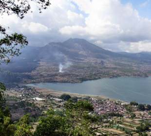 Batur See mit Vulkan