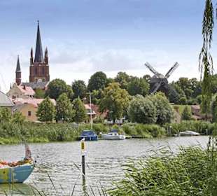 Blick Kirche und Mühle