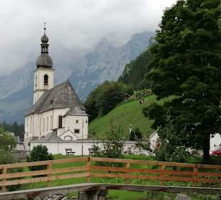 Blick zur Kirche St. Sebastian in Ramsau