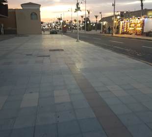 Promenade vorm Hotel Albatros White Beach