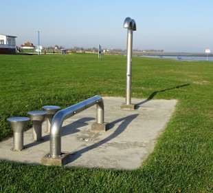Dusche und Fußwaschanlage am Strand Burhave